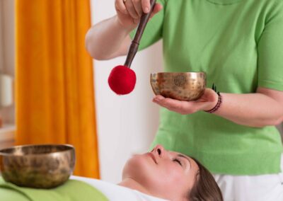 Humanenergetik Gisela Feldhofer Klangschalentherapie
